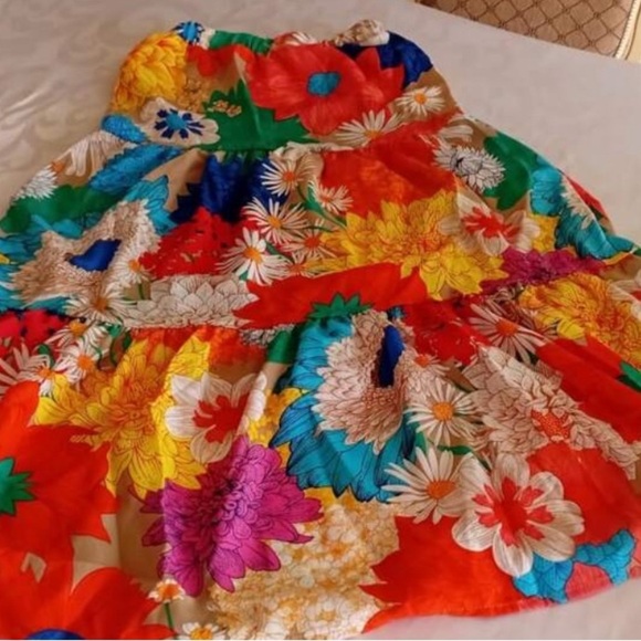 Vibrant Floral Crop Top and Skirt Set - Picture 4 of 5